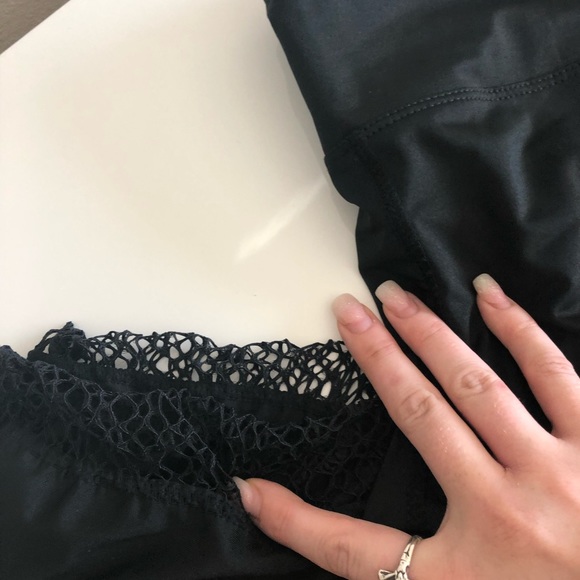 Workout capri leggings with see through side - Picture 2 of 2